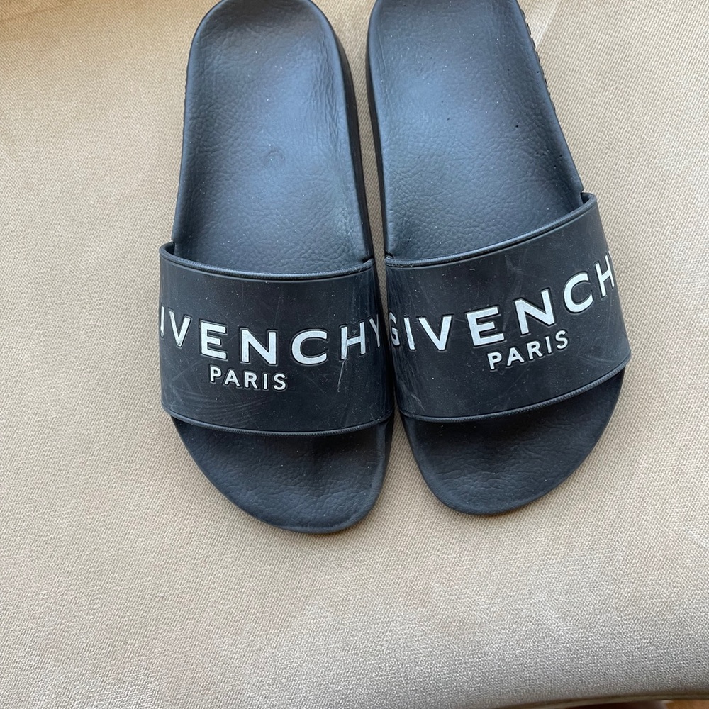 Givenchy - Picture 4 of 12